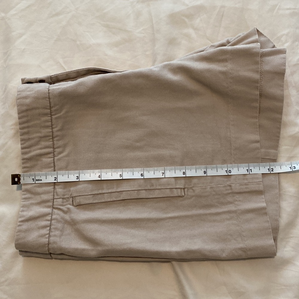 The Gap Khaki shorts. size 6 with pockets - Picture 4 of 5